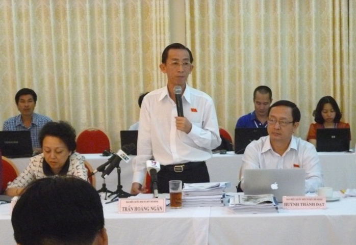 Quốc hội kêu gọi thắt lưng buộc bụng để đóng tàu