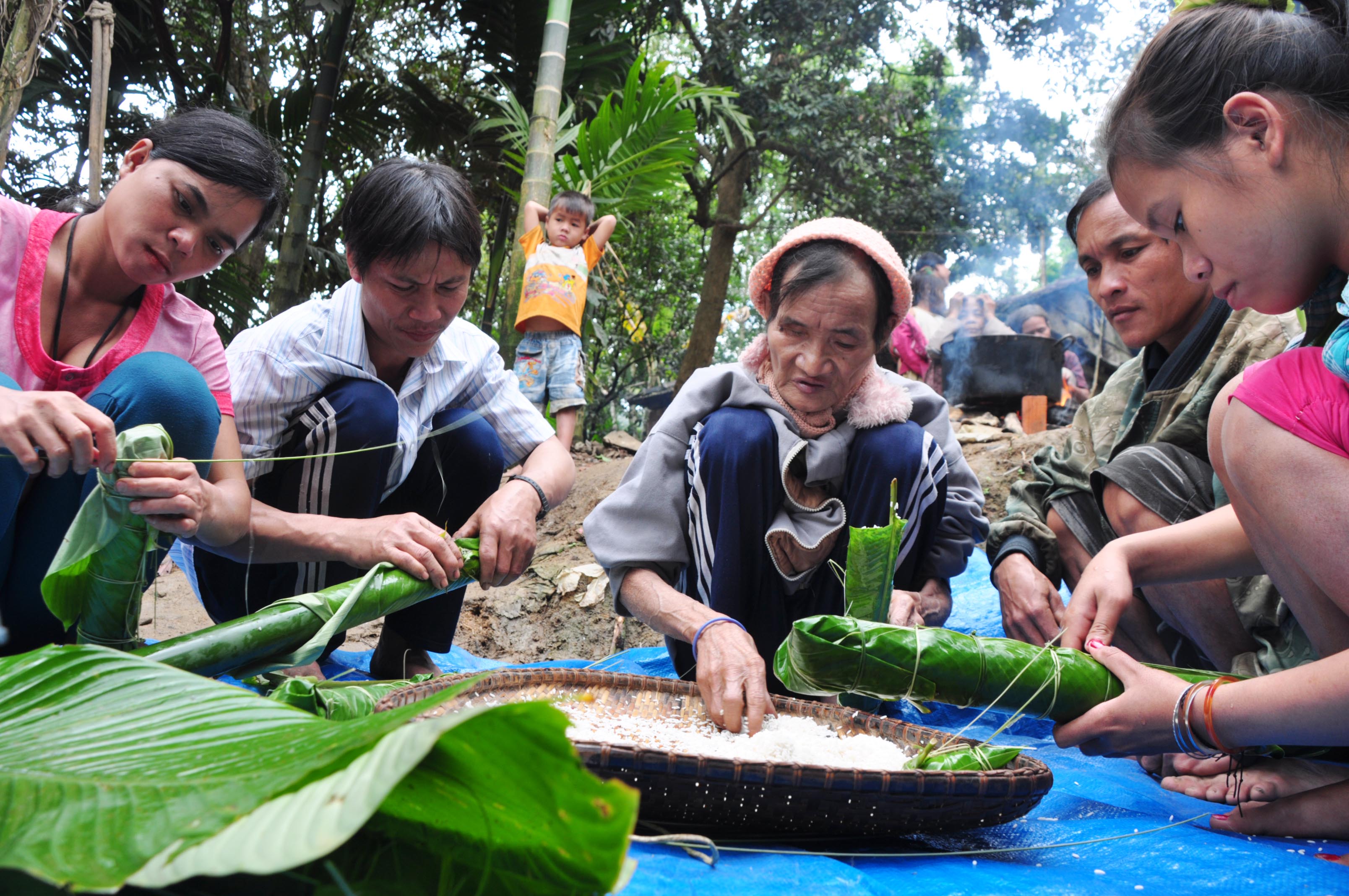 Cha con "người rừng": Không ăn tết bằng chuột nướng nữa!