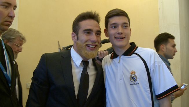 Modric “xuống tóc”, Carvajal nhuộm râu mừng "La Decima"