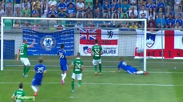 Thêm pha bóng hỏng ăn không tưởng của Torres!