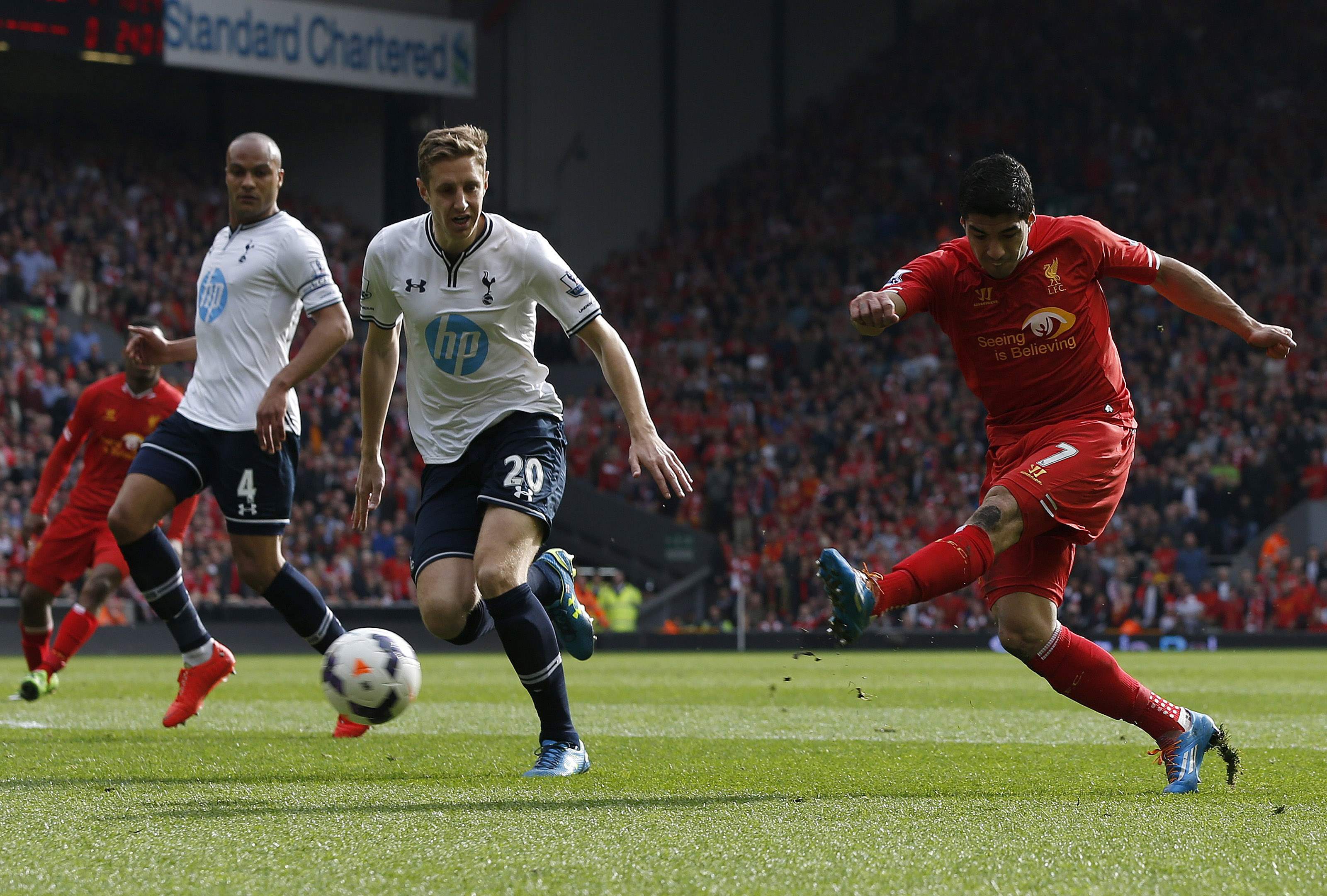 Suarez ghi bàn mở tỉ số cho Liverpool