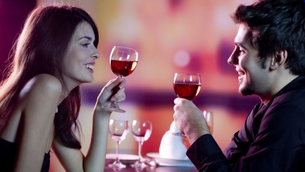 Không nên sử dụng bất cứ loại thuốc nào trong vòng 6 tiếng trước và sau khi uống rượu.