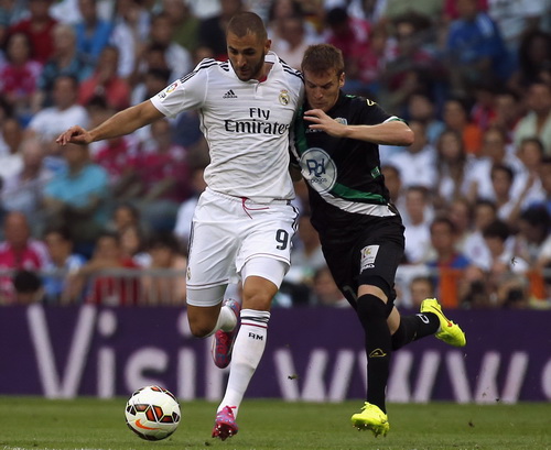 Karim Benzema mở tỉ số trận đấu