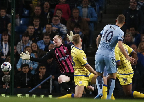 Edin Dzeko ghi bàn thứ nhì cho Man City