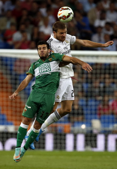 Elche chỉ l&agrave;m kh&oacute; Real Madrid trong những ph&uacute;t đầu trận với b&agrave;n thắng từ chấm 11 m&eacute;t