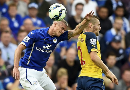 Kolchesky tranh chấp với Koscielny (12)