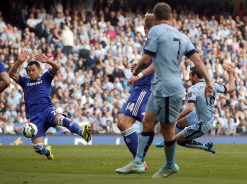 Một dự bị kh&aacute;c l&agrave; Lampard (18) cũng lập c&ocirc;ng với b&agrave;n thắng v&agrave;o lưới đội b&oacute;ng cũ Chelsea