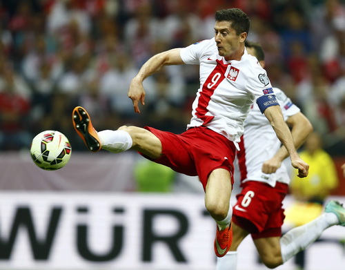 Robert Lewandowski đóng vai trò quan trọng trong chiến thắng của tuyển Ba Lan