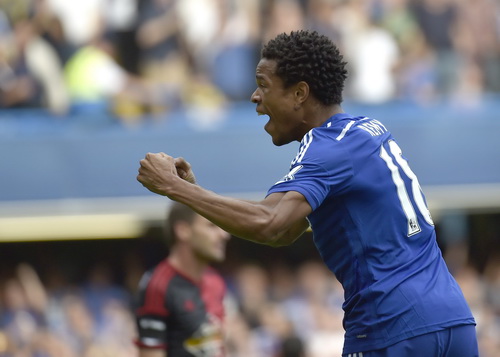 Loic Remy cũng c&oacute; m&agrave;n ch&agrave;o s&acirc;n ấn tượng bằng b&agrave;n thắng thứ tư