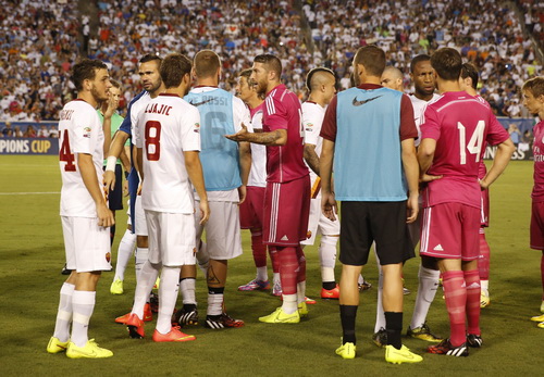 Real Madrid thất bại m&agrave; l&ograve;ng vẫn ấm ức trước Roma
