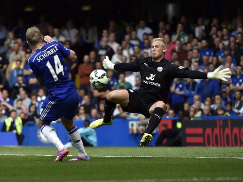 “Người nhện” Schmeichel trổ tài, Leicester vẫn trắng tay trước Chelsea