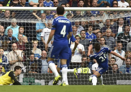 Chelsea khởi đầu đầy kh&oacute; khăn với pha đốt lưới nh&agrave; của John Terry (26)