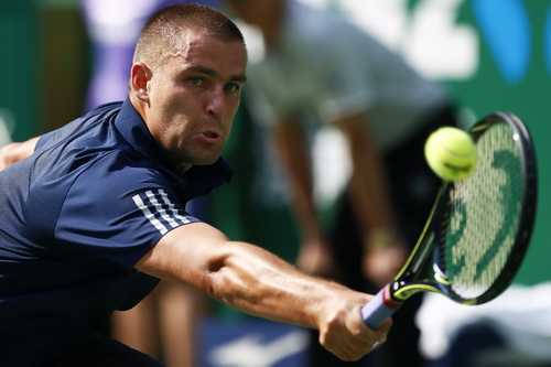 Mikhail Youzhny qua mặt c&aacute;c đối thủ trẻ để gi&agrave;nh v&eacute; v&agrave;o tứ kết