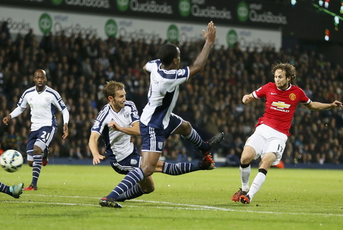 Pha ghi bàn của Daley Blind, đem về trận hòa 2-2 cho Man United