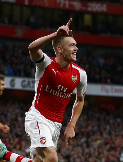 Hậu vệ Callum Chambers cũng có niềm vui ghi bàn tại sân Emirates