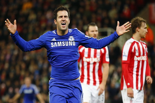 Vượt "cạm bẫy" Britannia, Chelsea vững ngôi đầu