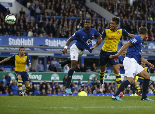 Giroud ấn định tỉ số 2-2, đem về trận hòa quý giá cho Arsenal