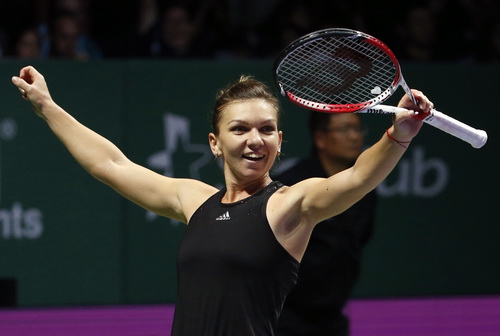 Chiến thắng lịch sử của Simona Halep trước Serena ở vòng bảng WTA Finals