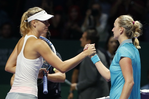 Wozniacki hạ Radwanska, Sharapova đại bại trước Kvitova