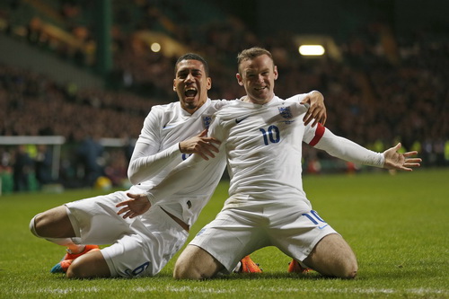 Rooney lập cú đúp, Anh vượt mặt láng giềng Scotland