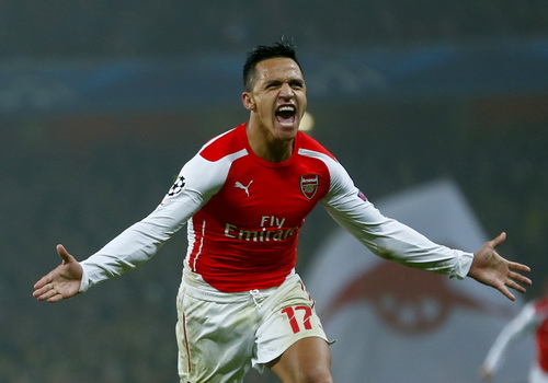 Arsenal giành vé đi tiếp, Liverpool mất điểm phút bù giờ