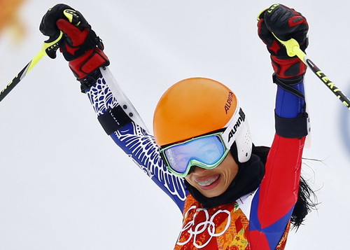 Vanessa Mae b&agrave;y tỏ cảm x&uacute;c khi về đ&iacute;ch nhưng sự thật sau h&agrave;nh tr&igrave;nh đến Sochi của c&ocirc; khiến người h&acirc;m mộ thất vọng