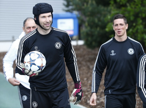 Thủ môn Cech có thể theo chân David Luiz đến PSG