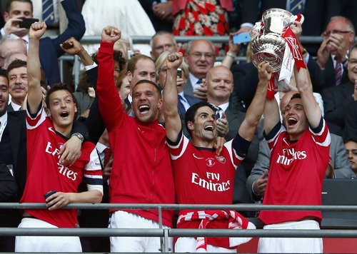Arsenal ngược dòng thắng Hull, đăng quang FA Cup