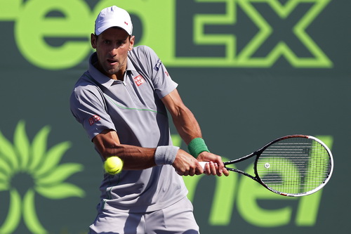 Djokovic nổi nóng với trọng tài, Li Na vào thẳng vòng ba