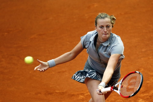 Kvitova khởi đầu thuận lợi ở b&aacute;n kết