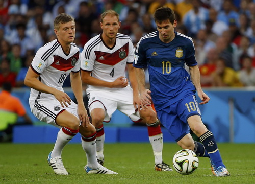 Messi đối đầu hàng thủ Đức ở chung kết World Cup 2014