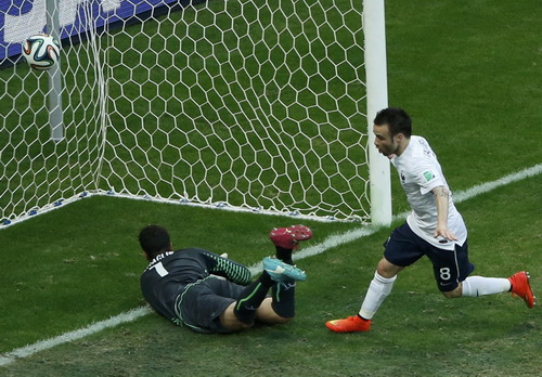 Valbuena lập c&ocirc;ng với b&agrave;n thắng thứ ba