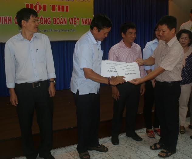 Hơn 224 triệu đồng ủng hộ Hoàng Sa, Trường Sa