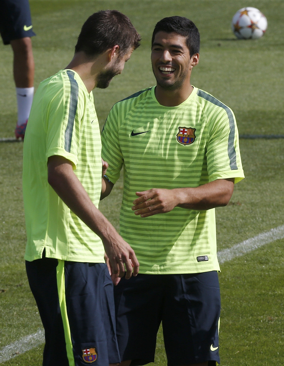 Neymar v&agrave; Suarez trong một buổi tập