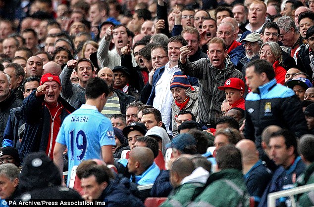 Nasri chửi fan Arsenal ngu ngốc trước trận tranh Siêu cúp Anh