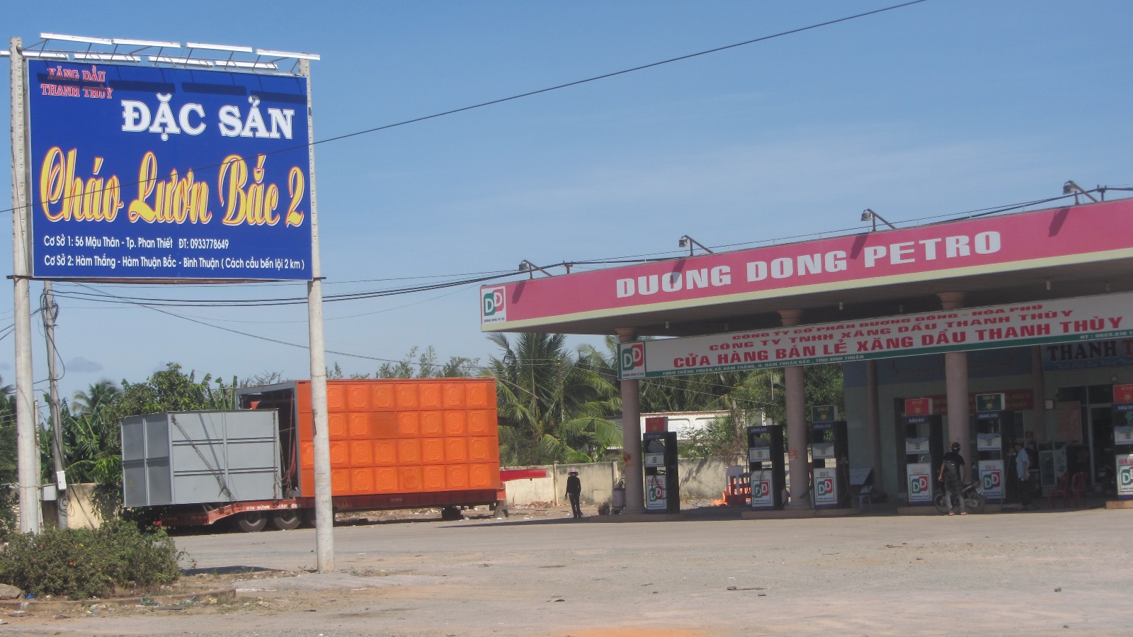 Phần rơ-mo&oacute;c bị bỏ lại của một xe si&ecirc;u khủng