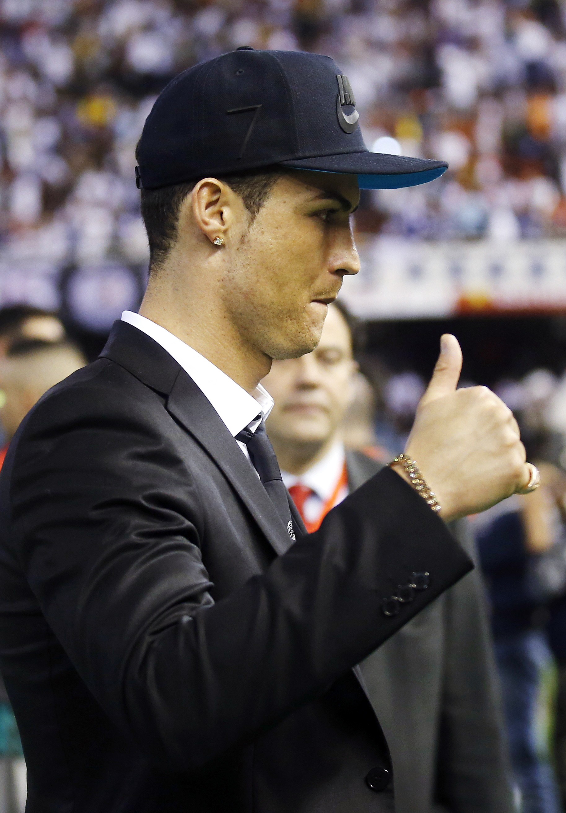 Ronaldo lu&ocirc;n d&otilde;i theo v&agrave; khen ngợi đ&agrave;n em Bale