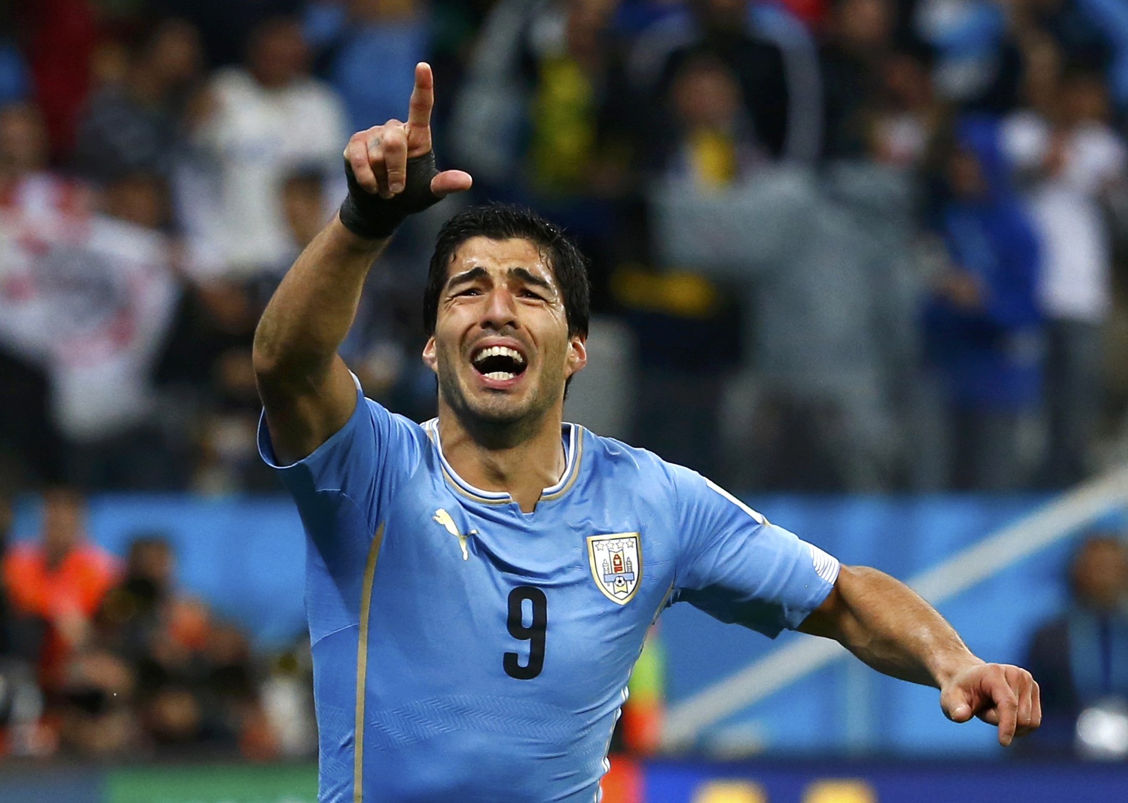 Barca đàm phán mua Suarez với giá 60 triệu bảng