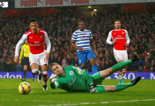Thủ m&ocirc;n Robert Green cản ph&aacute; quả phạt đền của Alexis Sanchez