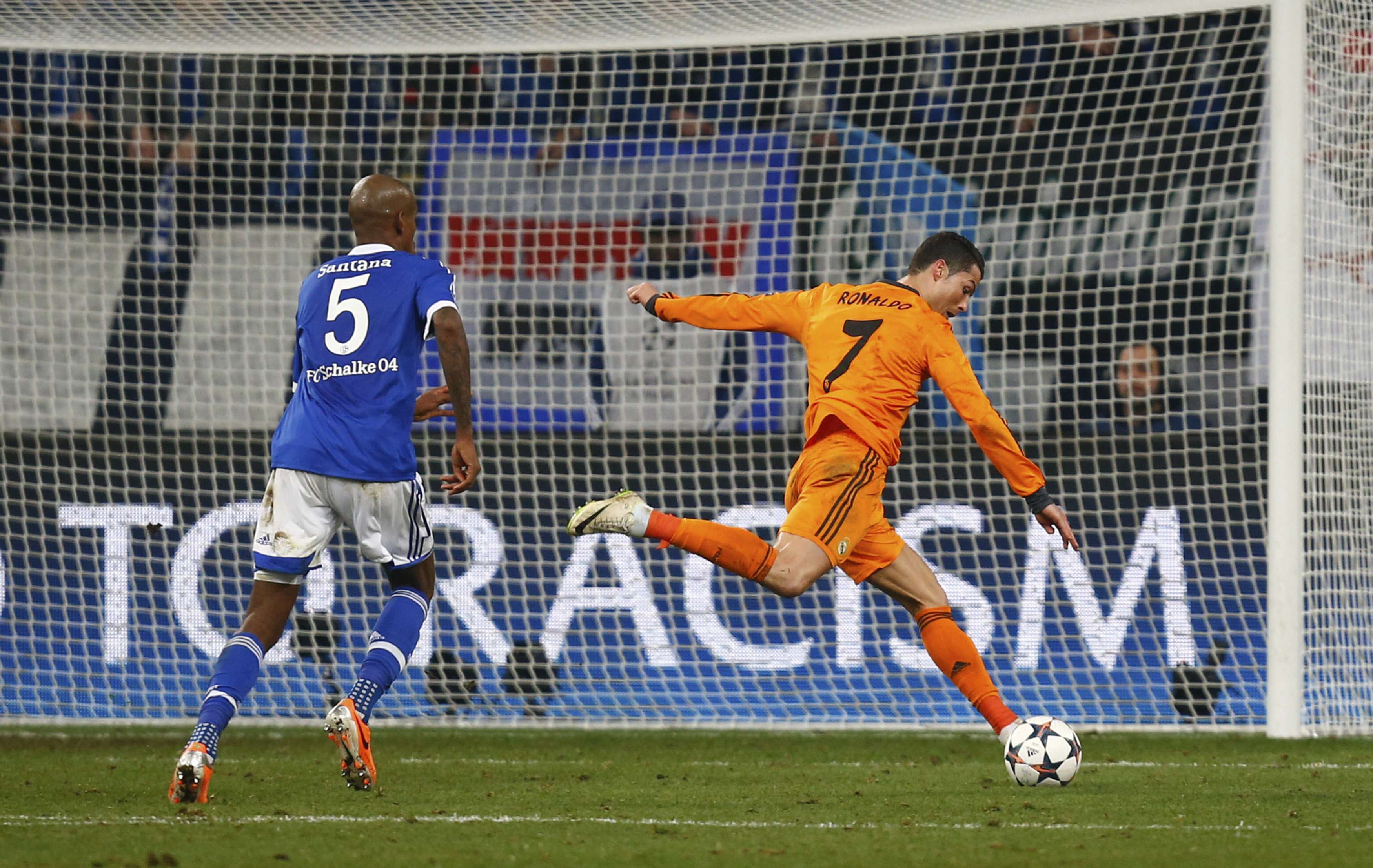 Ronaldo cũng không chịu kém cạnh hai đồng đội Bale và Benzema