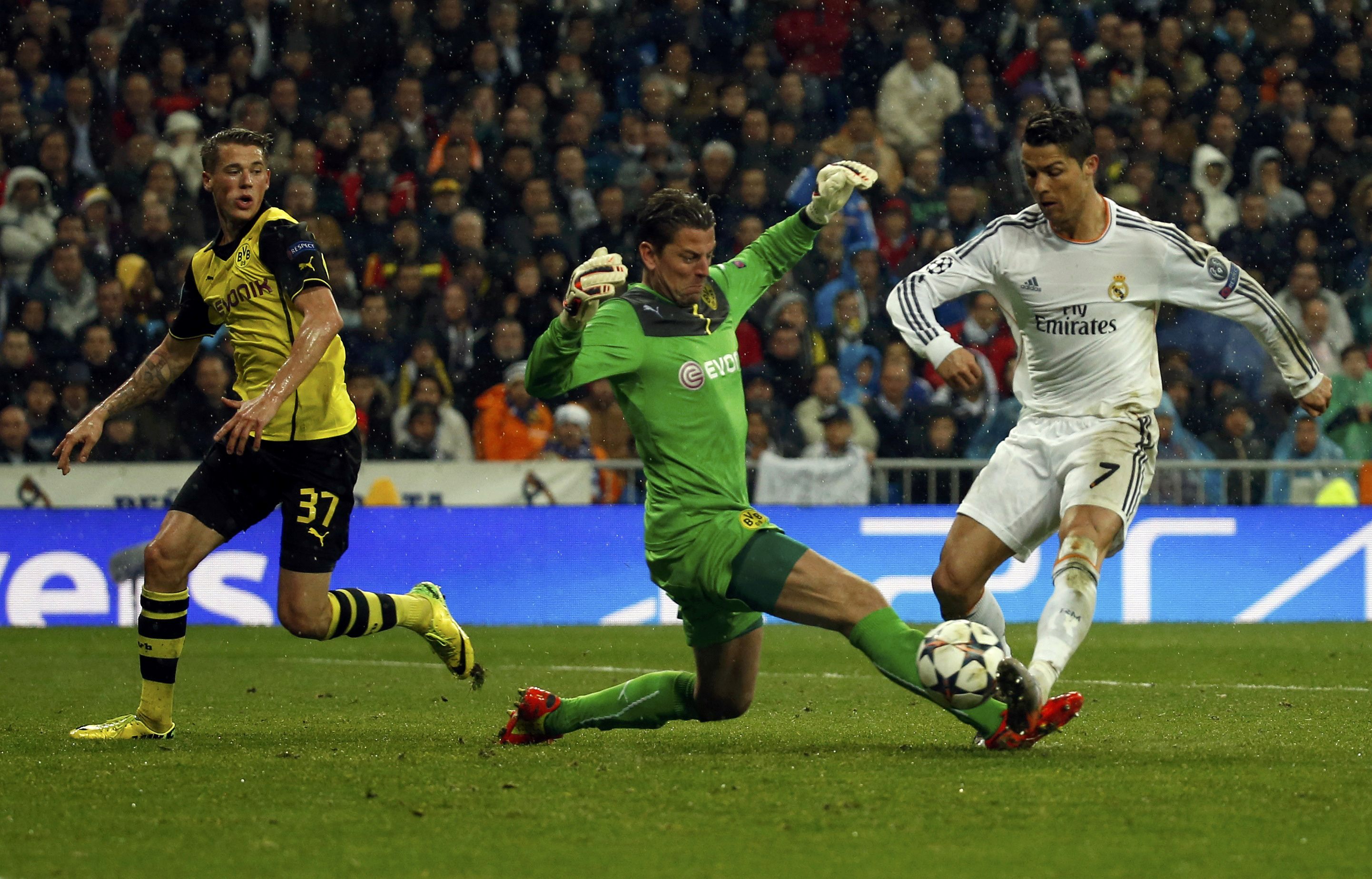 Real Madrid - Dortmund 3-0: Á quân thua tan nát