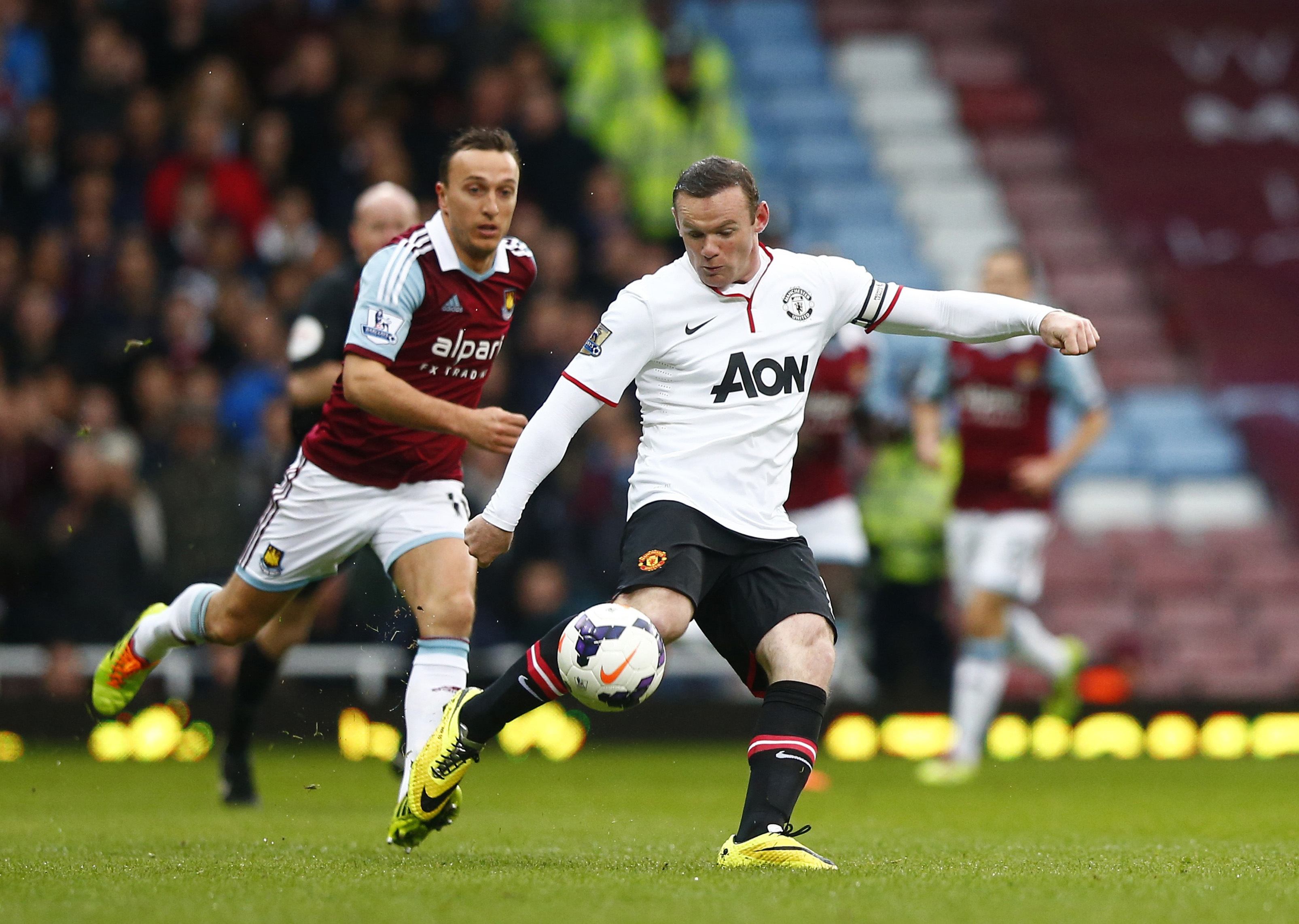Rooney tung cú vô lê lập siêu phẩm từ khoảng cách 48 mét
