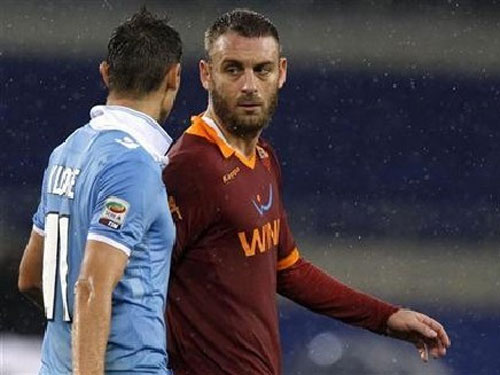 Đấm vào mặt đối thủ, De Rossi bị loại khỏi tuyển Ý
