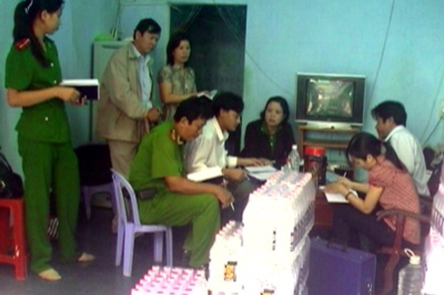 Phát hiện cơ sở sản xuất rượu bằng cồn và nước lã