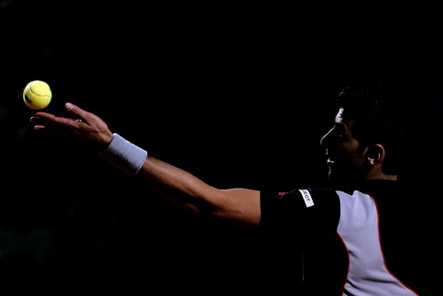 Djokovic gi&agrave;nh chiến thắng chật vật trước Ferrer
