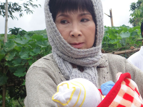 v&agrave; trong phim Con trai, con g&aacute;i đang ph&aacute;t s&oacute;ng