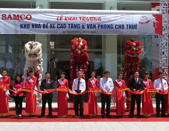 L&atilde;nh đạo Tổng c&ocirc;ng ty SAMCO v&agrave; quan kh&aacute;ch cắt băng kh&aacute;nh th&agrave;nh c&ocirc;ng tr&igrave;nh