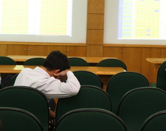 Đêm trắng, những trận cầu...và chứng khoán