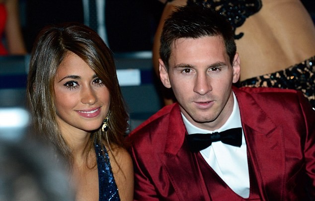 Messi v&agrave; bạn g&aacute;i