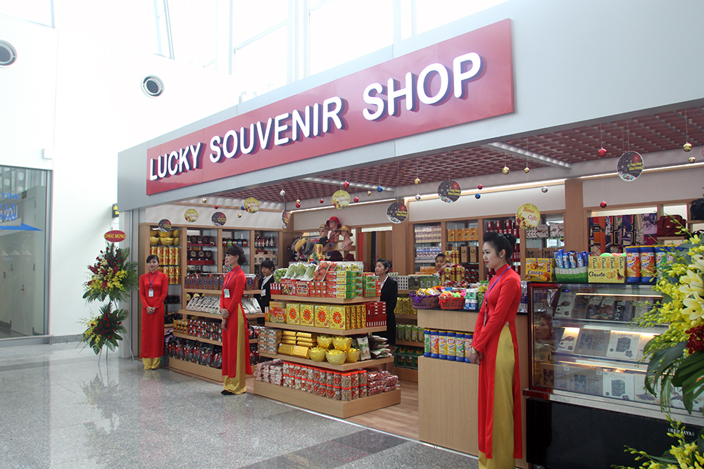 Quầy bán đồ lưu niệm mới chỉ xuất hiện lác đác